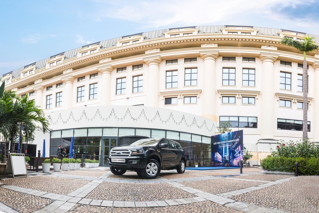 Ford Việt Nam tr&igrave;nh l&agrave;ng Everest Ambiente - Đ&oacute;n đầu xu thế SUV tại Việt Nam